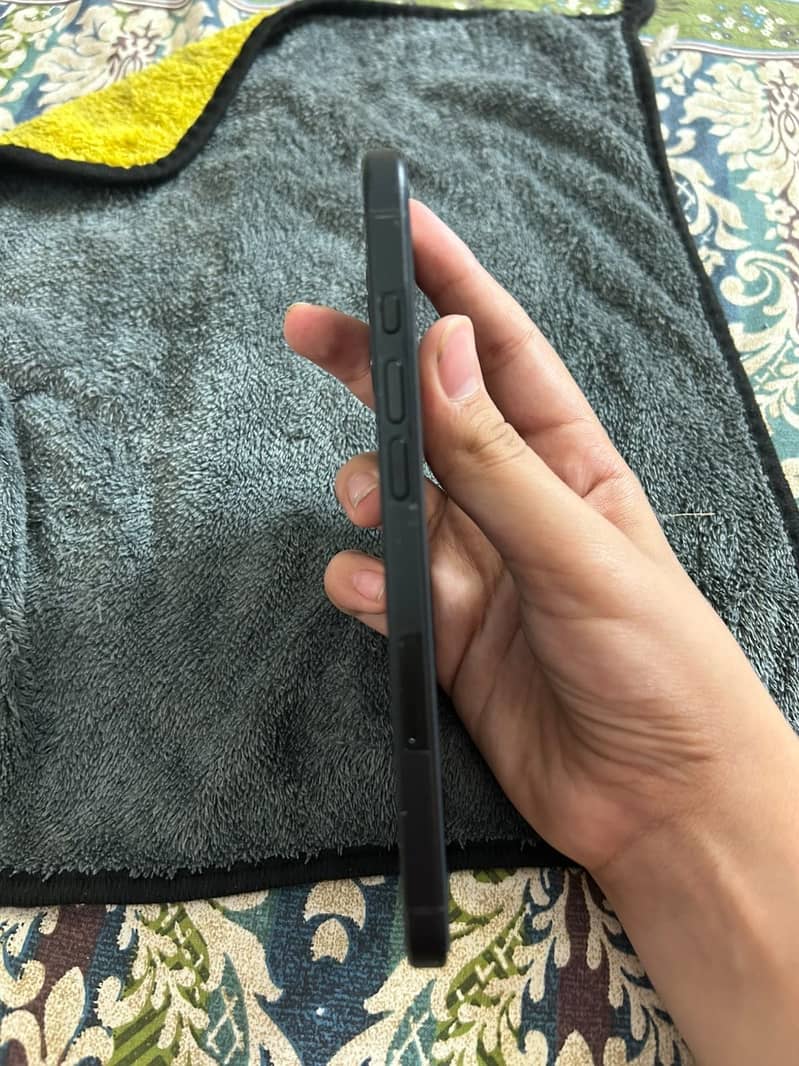 Apple iPhone 16 Plus 4