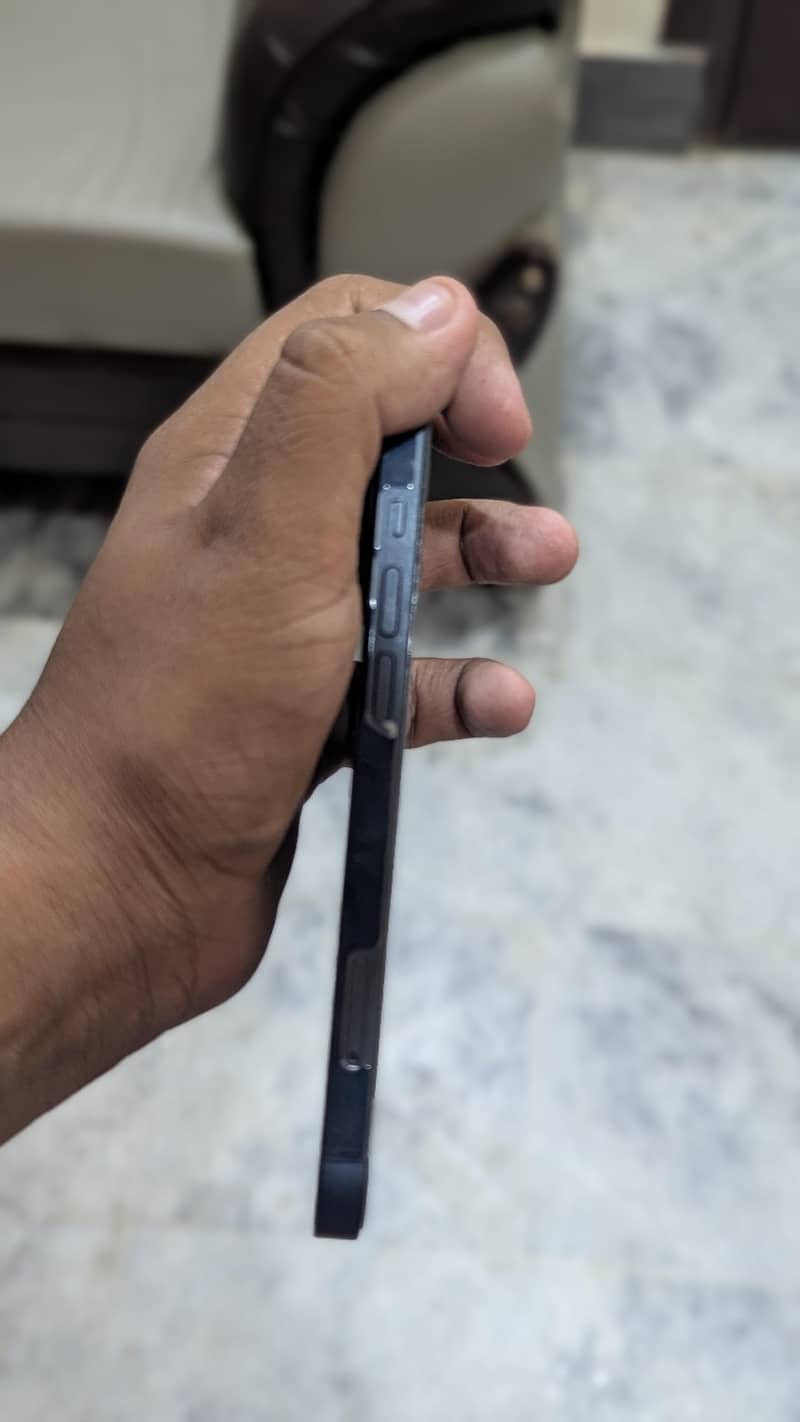 Apple iPhone 13 4