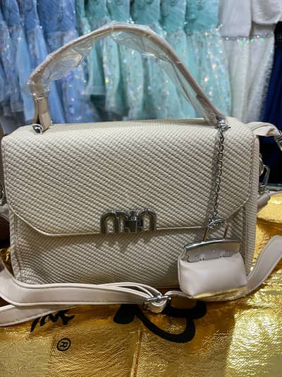 HAND AND SHOULDER BAGS