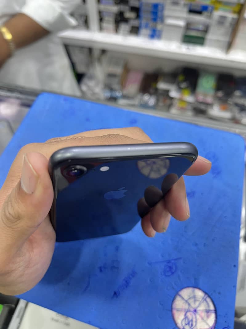 Apple iPhone 8 1