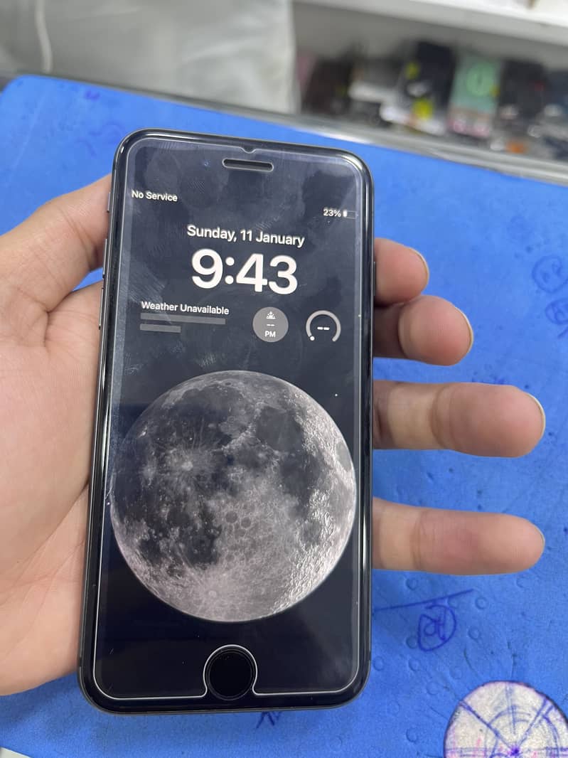 Apple iPhone 8 3