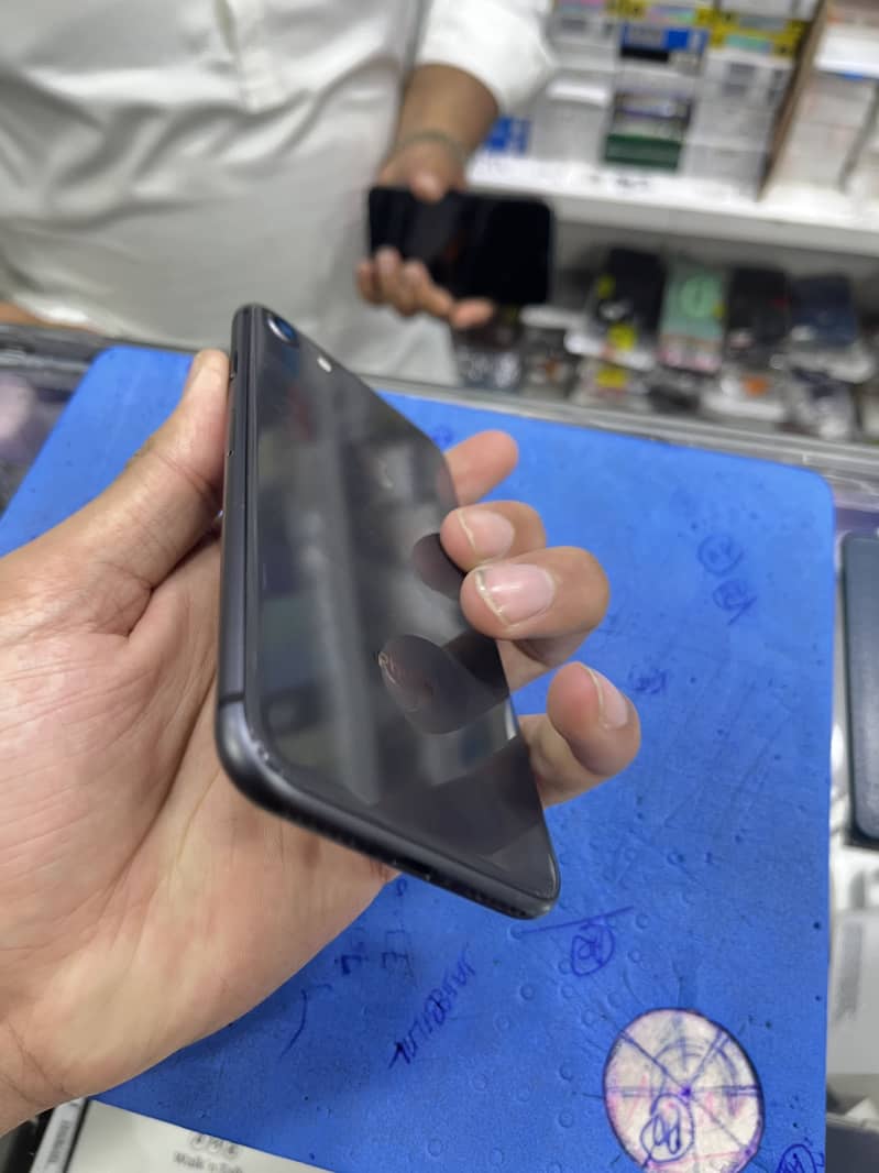 Apple iPhone 8 5