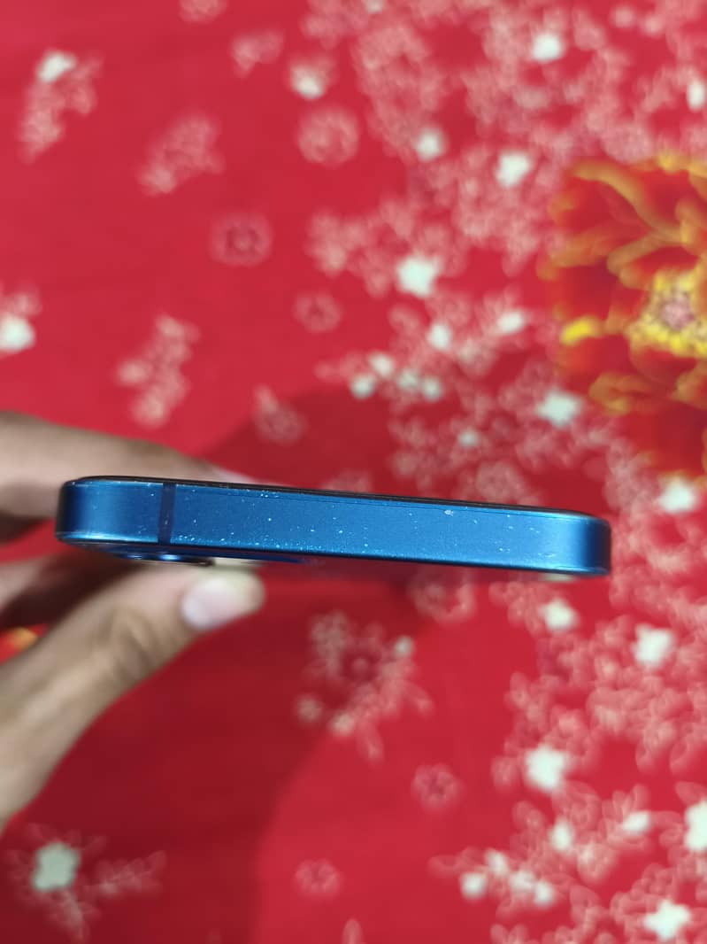 Apple iPhone 12 4