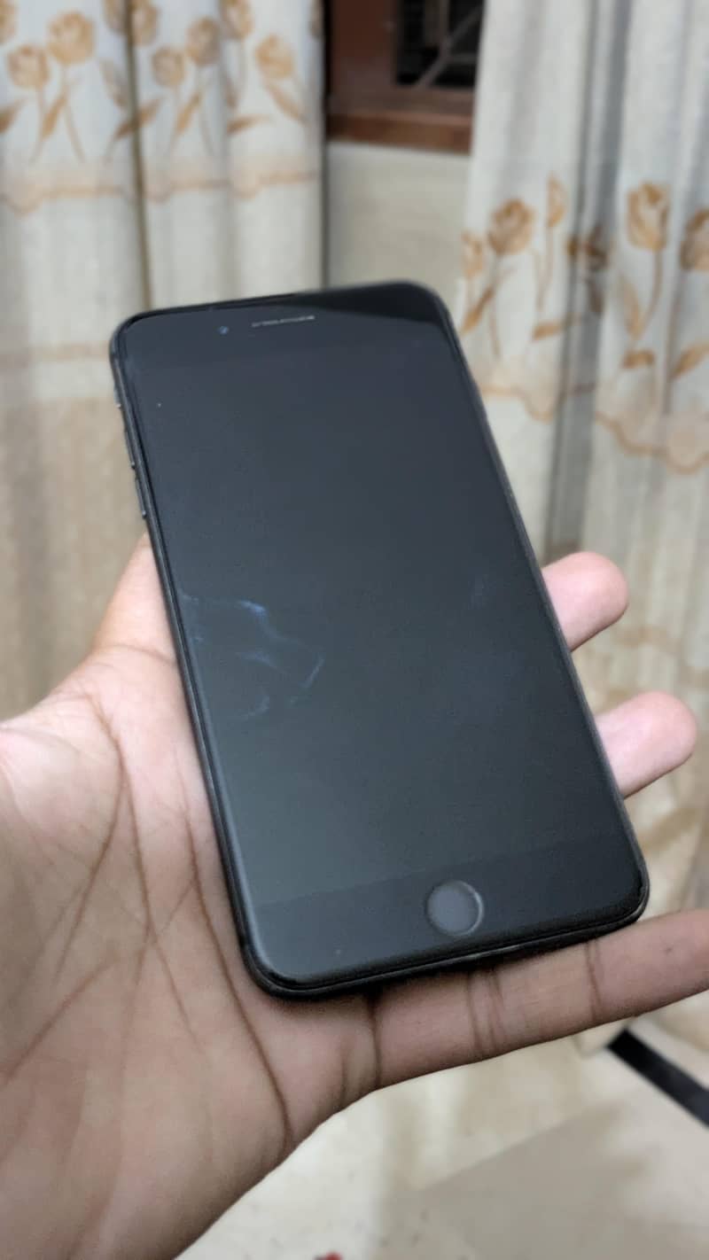 Apple iPhone 8 Plus 3