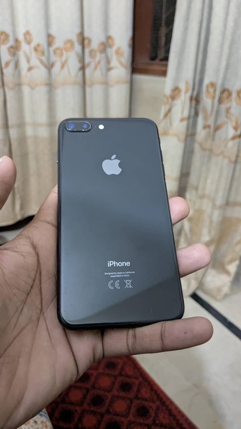 Apple iPhone 8 Plus 4