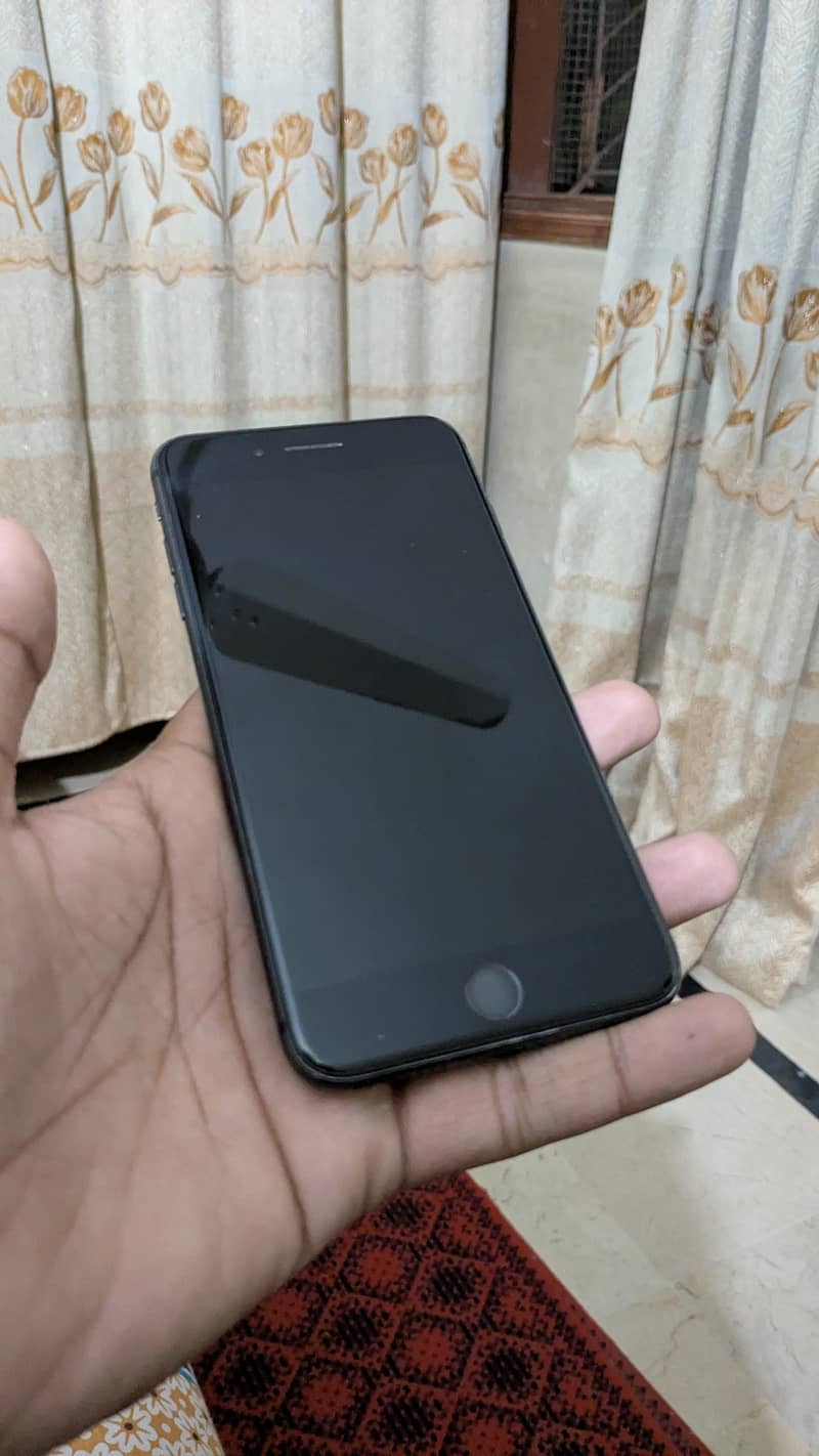 Apple iPhone 8 Plus 5