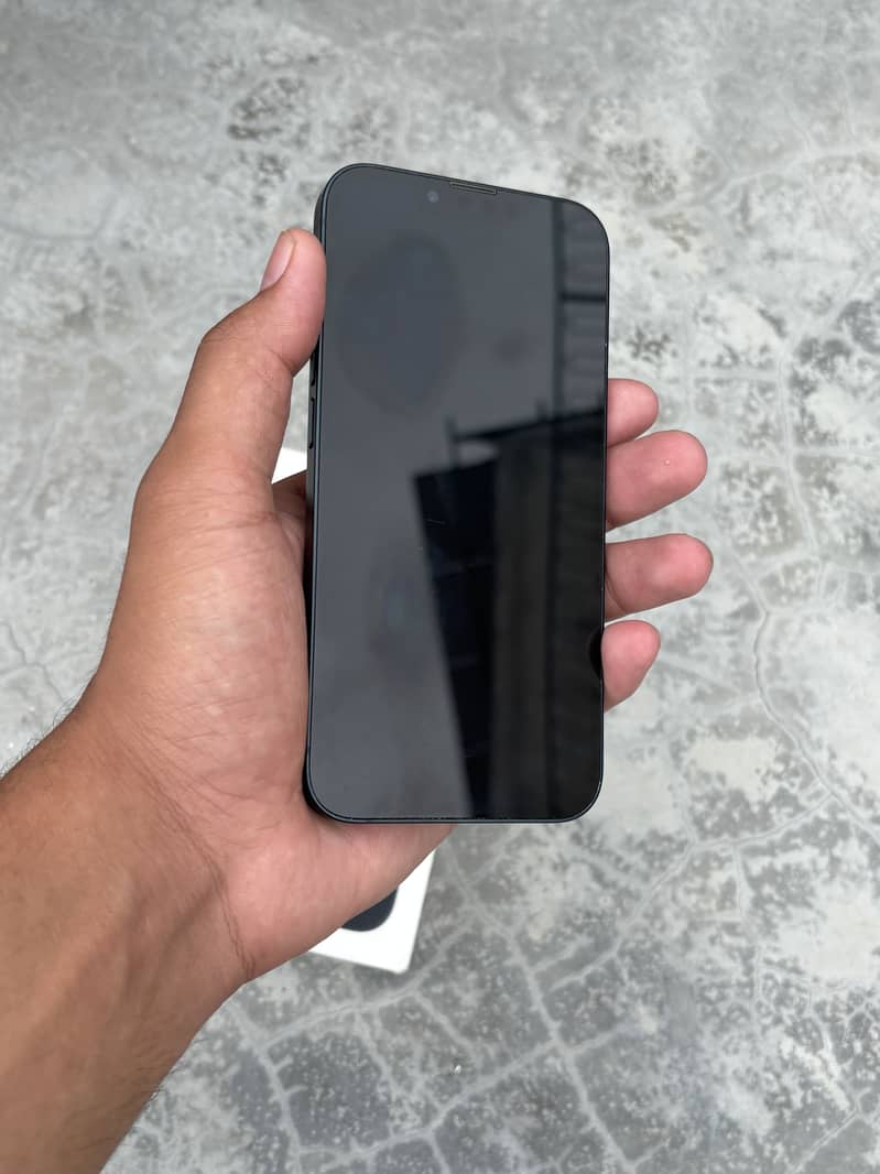 Apple iPhone 13 2