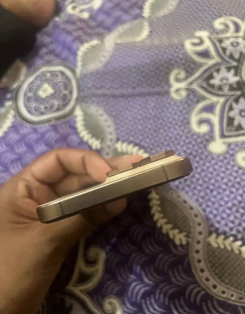 iPhone 16 pro max 3