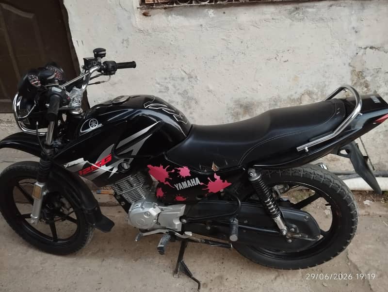 ybr 2017 model 0