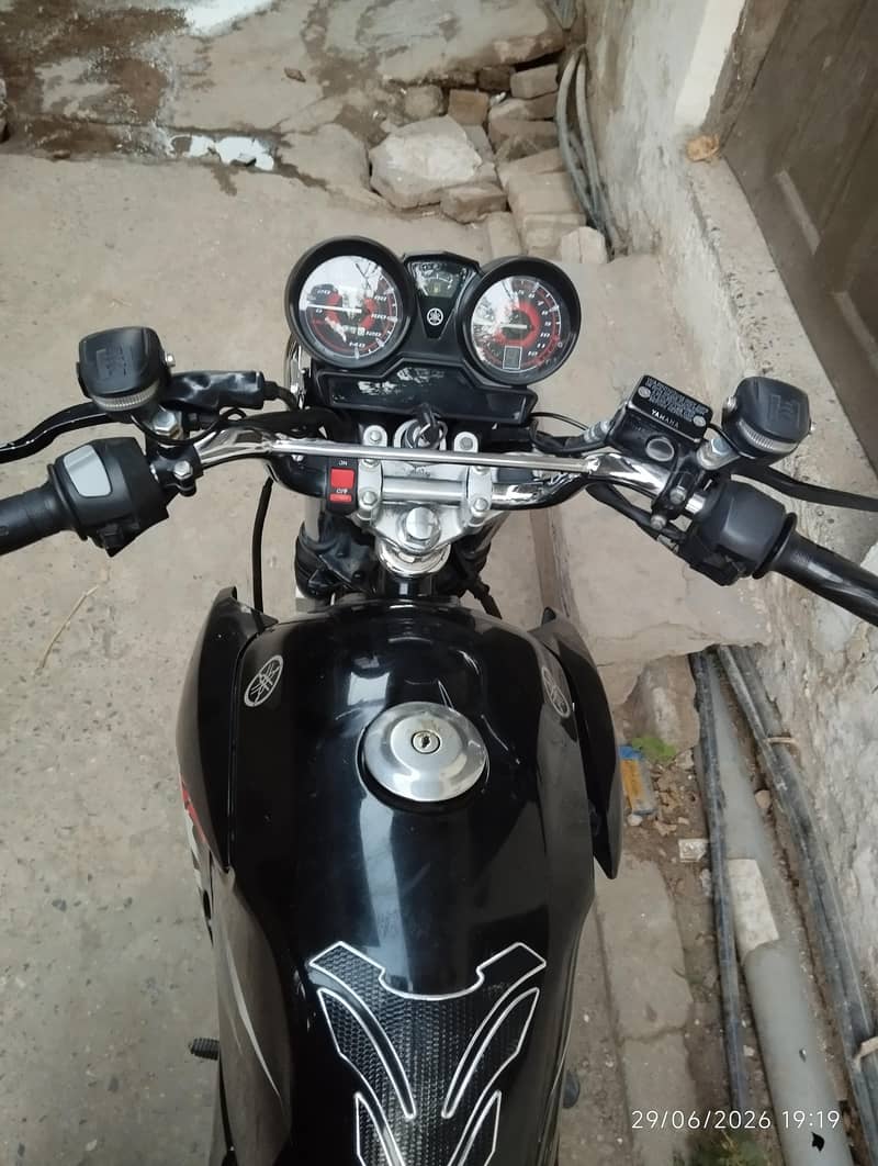 ybr 2017 model 6