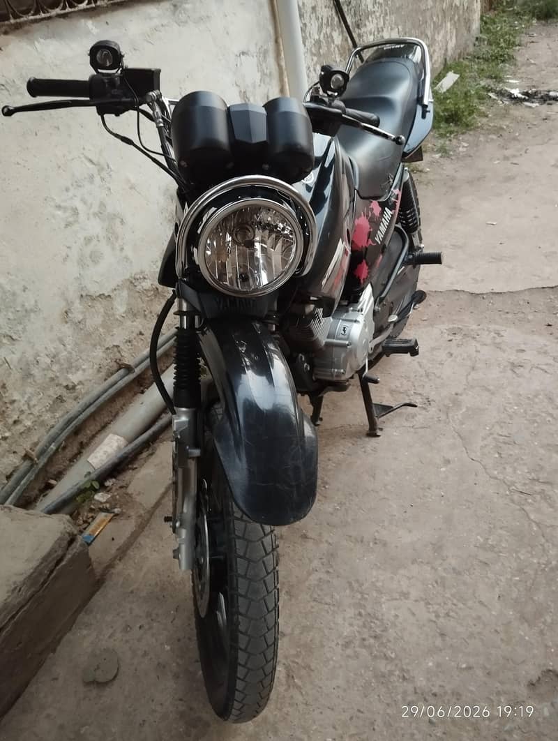ybr 2017 model 7