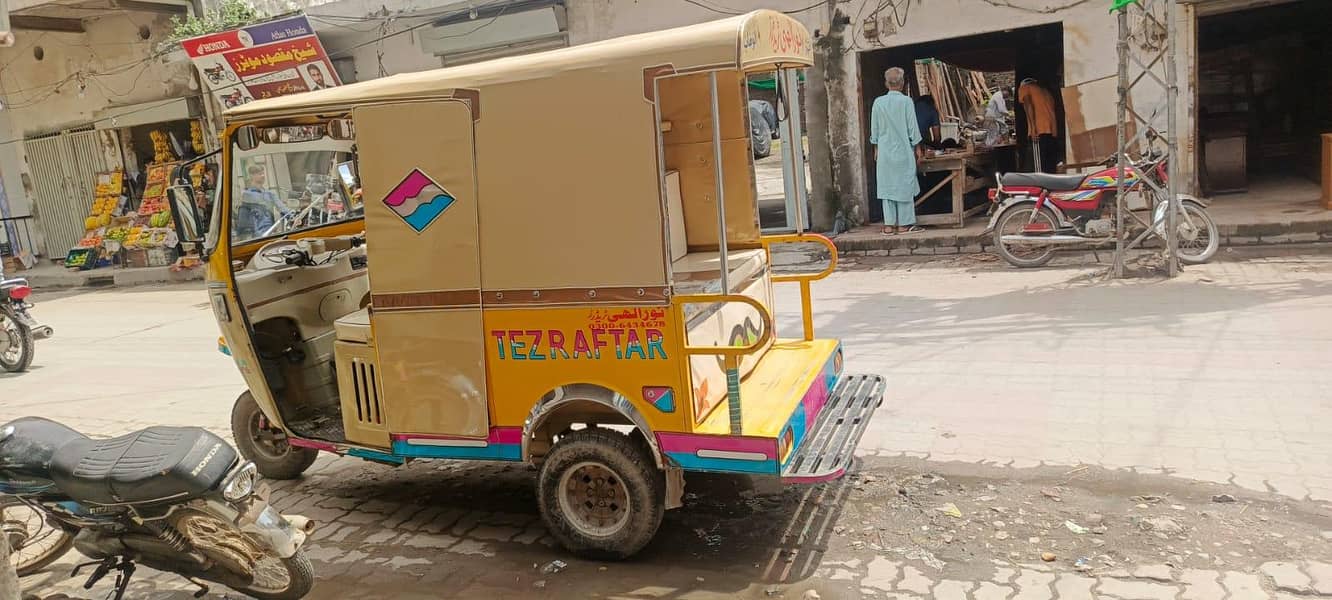 CNG rickshaw 4