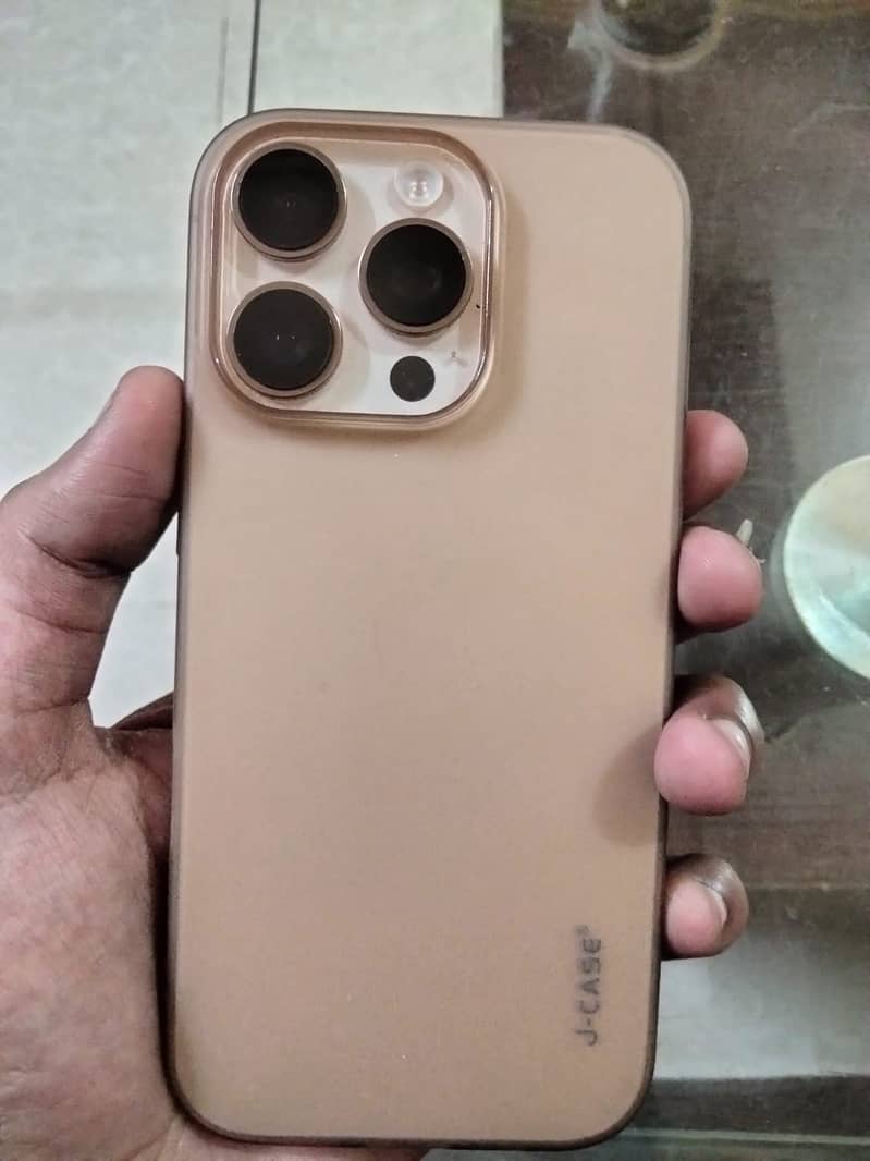Apple iPhone 16 Pro 0