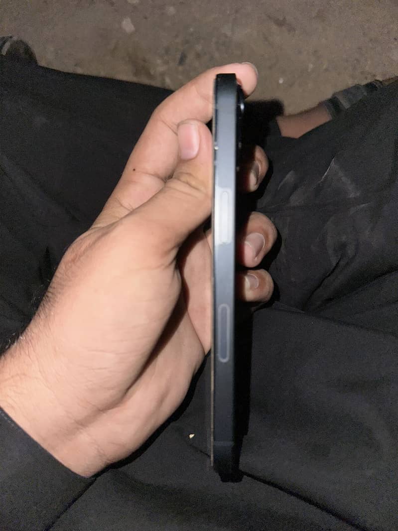 Apple iPhone 13 4