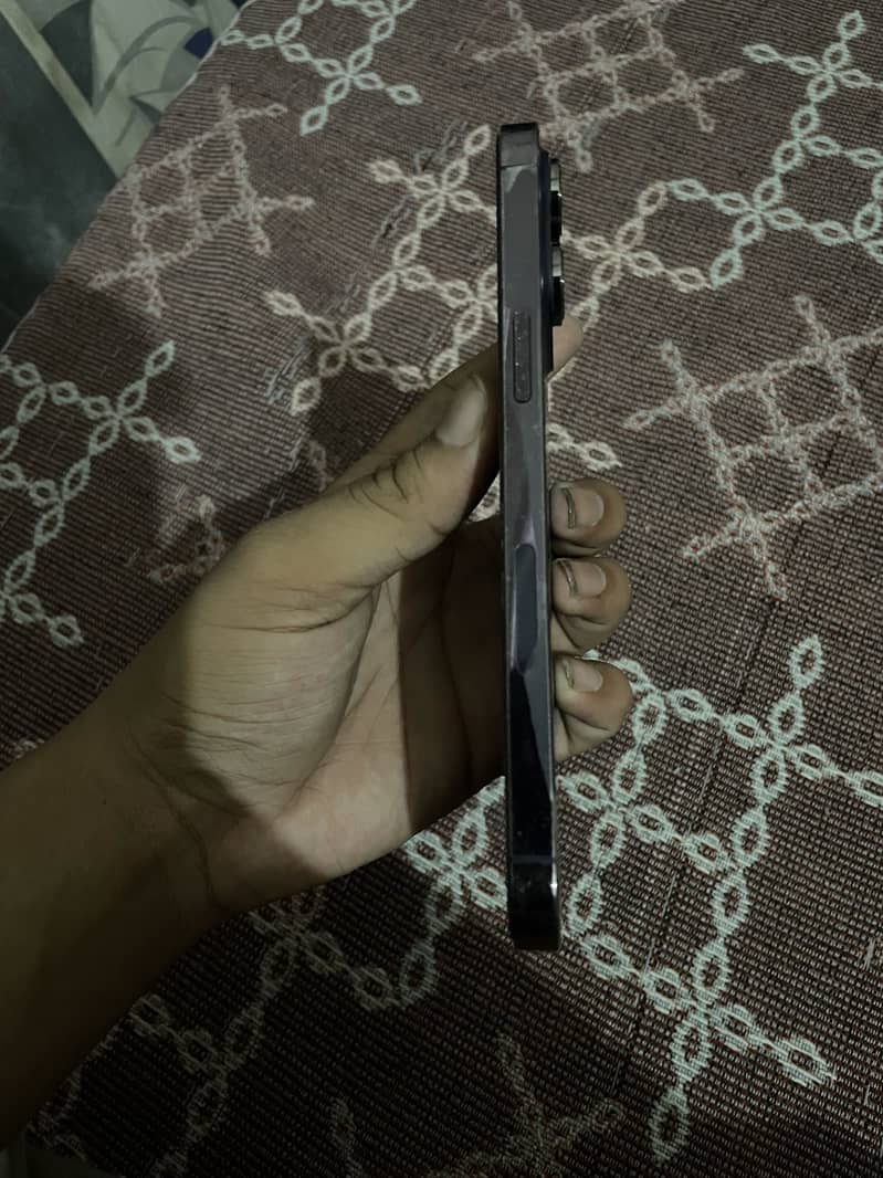 Apple iPhone 14 Pro Max 1