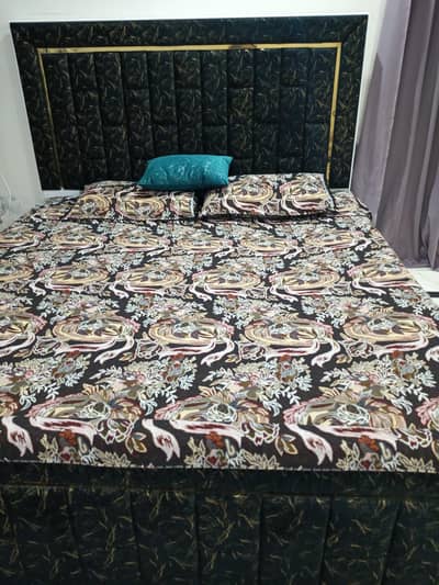 1yr used kind bed with out foam