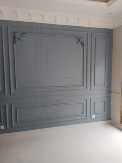 Well Maintained Floor Available For Rent On main Maulana Shoukat Ali road