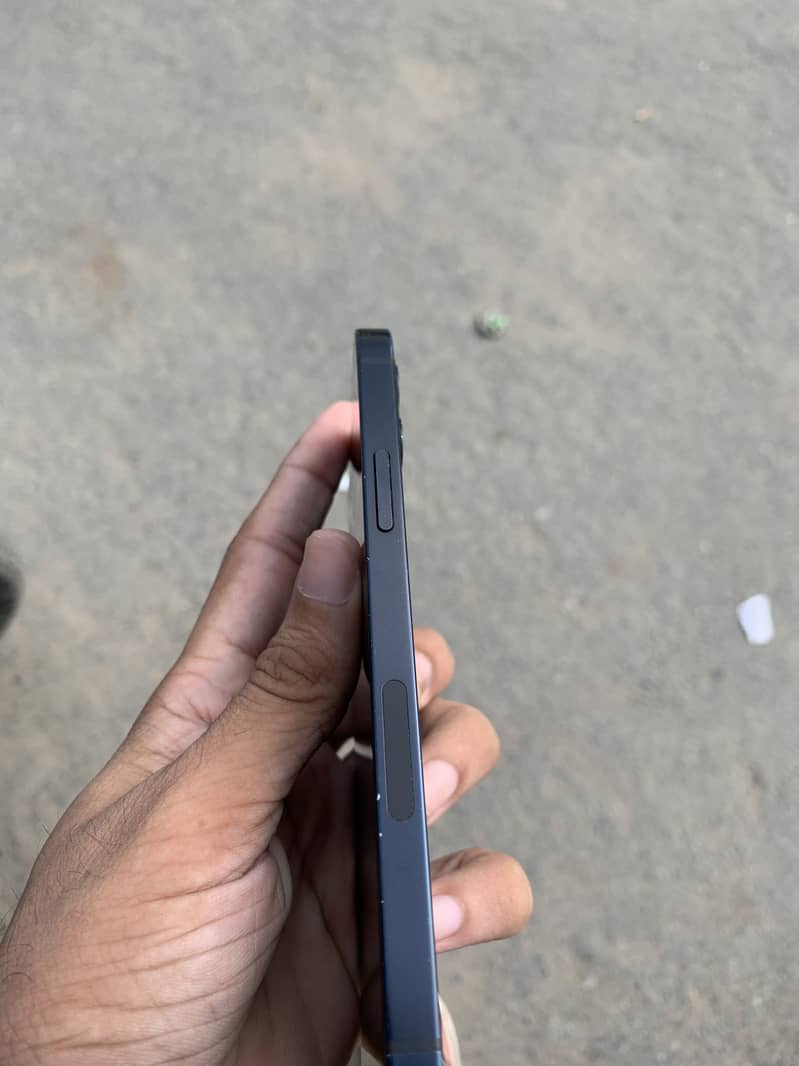 Apple iPhone 12 1