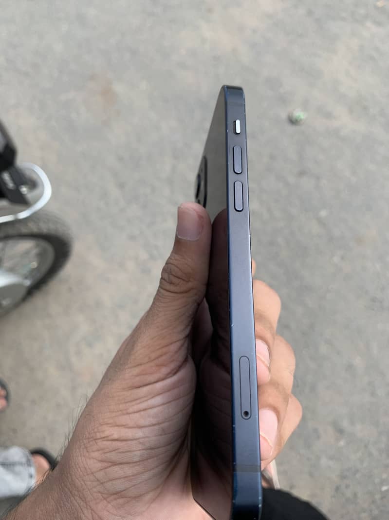 Apple iPhone 12 3