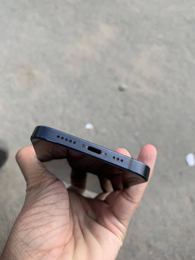 Apple iPhone 12 4
