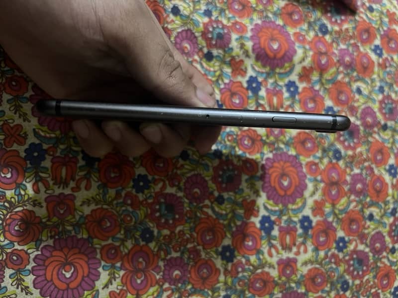 Apple iPhone 8 1