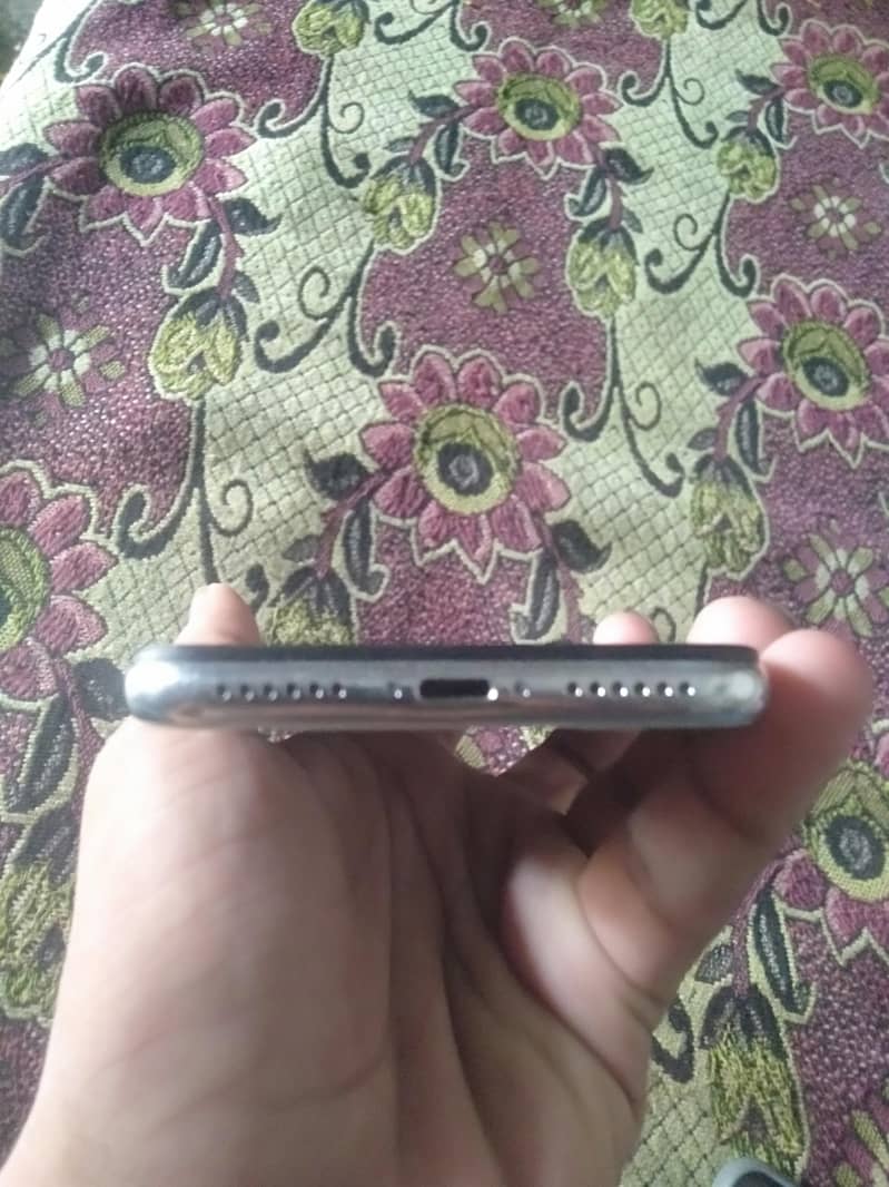 Apple iPhone X 3