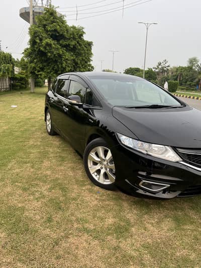 Honda Jade Hybrid 2015