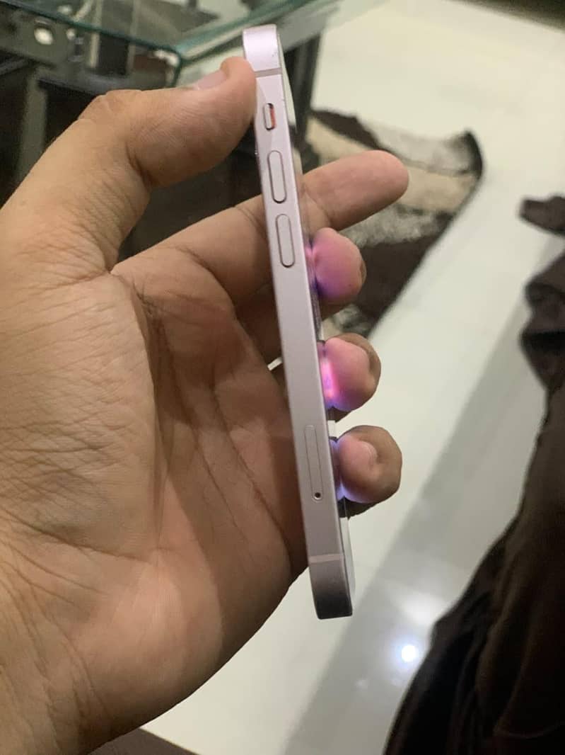 Apple iPhone 13 mini 4