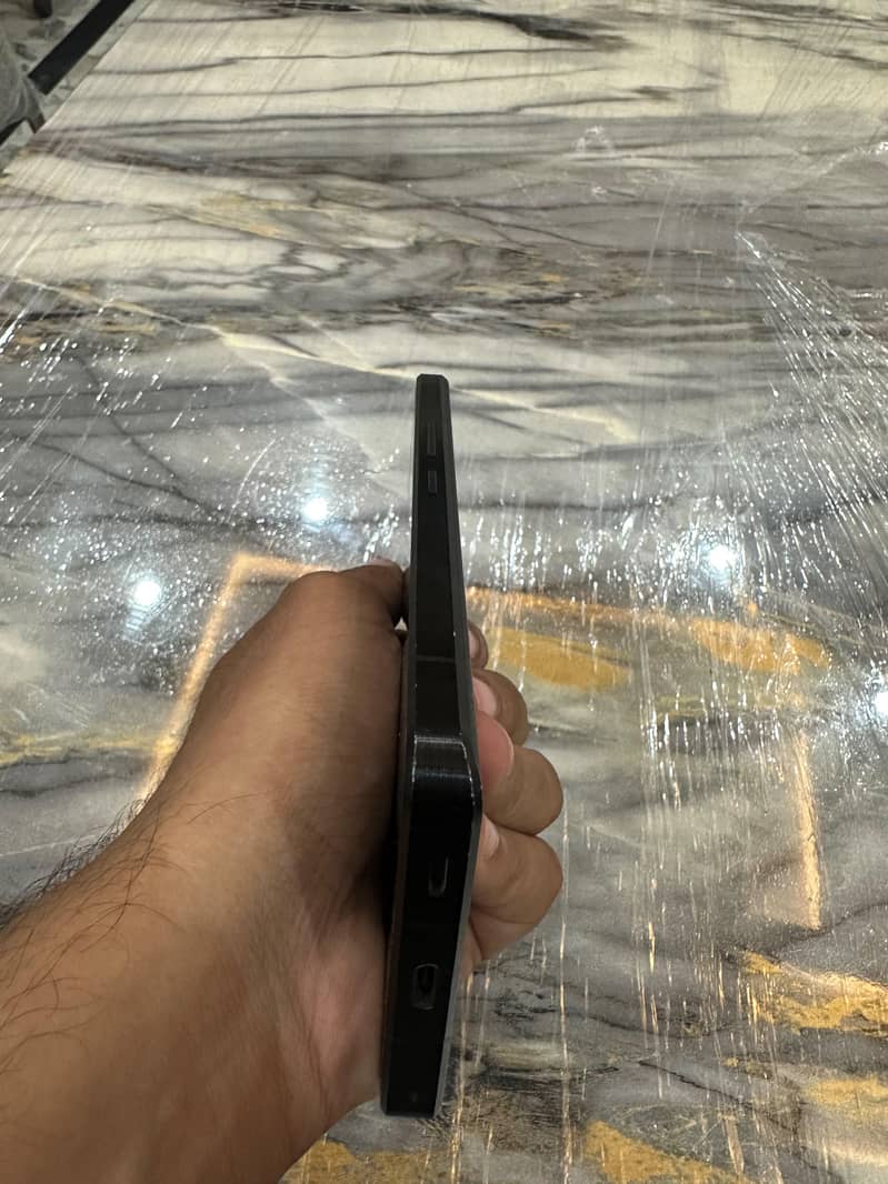 Sharp Aquos R5G 5