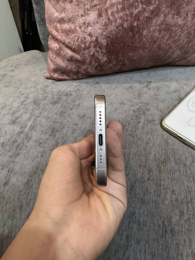 iPhone 15 Pro 4