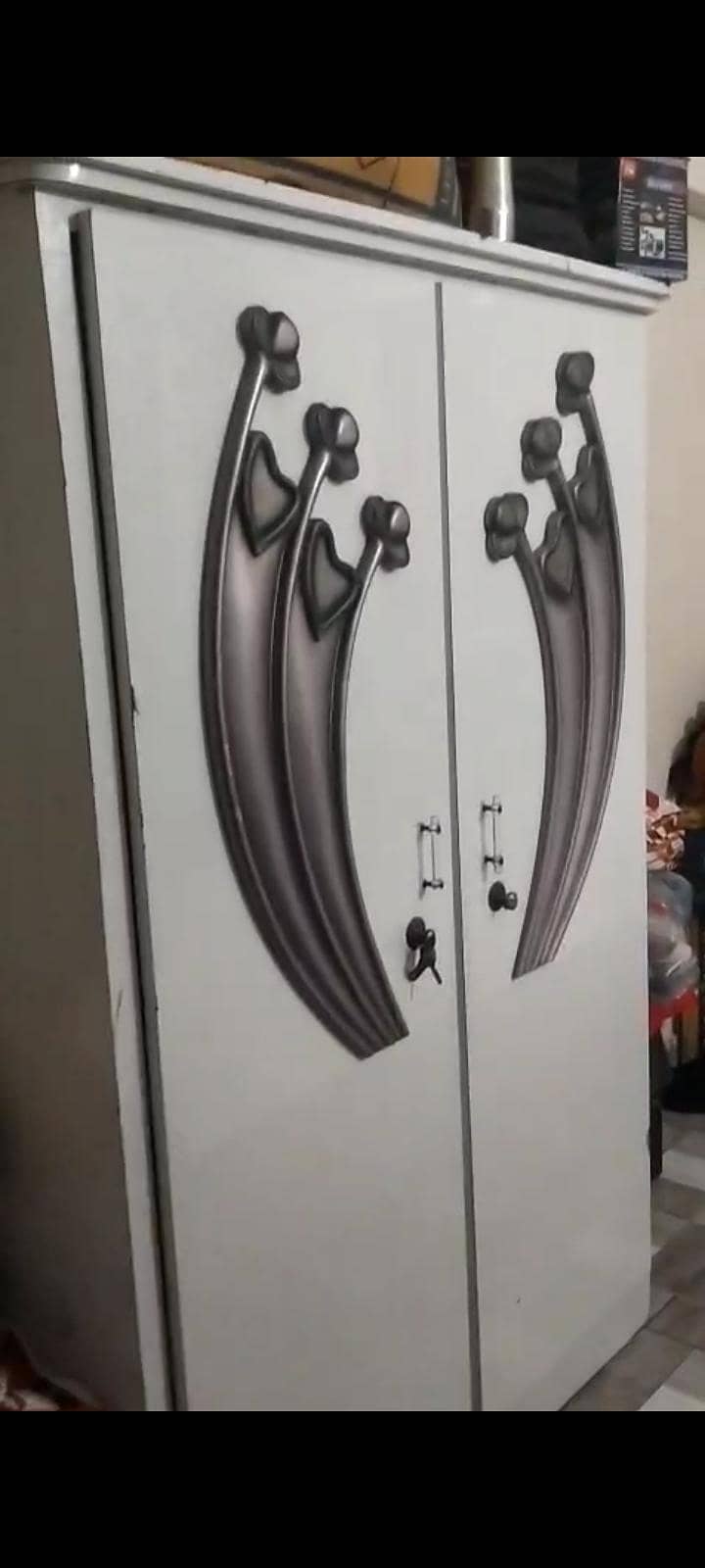 Almari 0