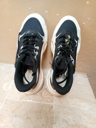 Shoes bilkul ok hy new hy