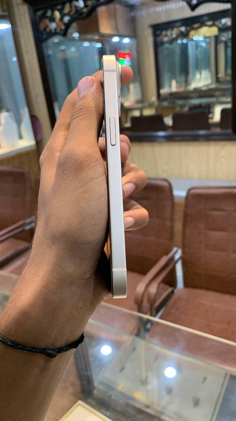 Apple iPhone 14 3