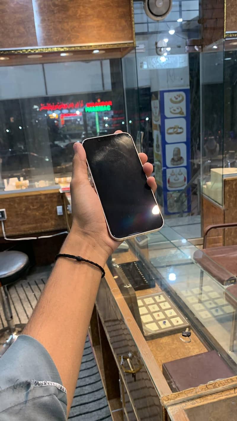 Apple iPhone 14 4