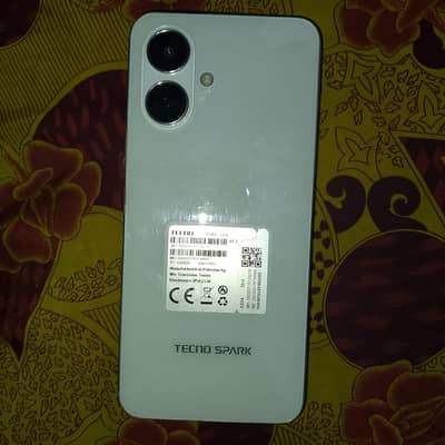 full new condition tecno spark go 2 with original charger or box bhi h