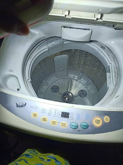 Automatic machine 16 kg tub. . body overall  good neat and no damage