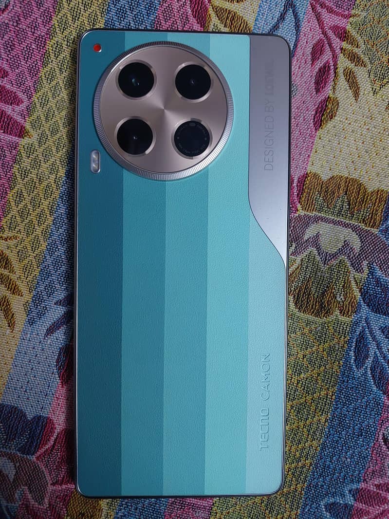 Tecno CAMON 30 1