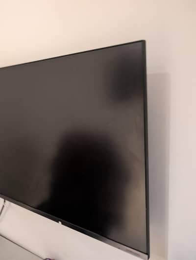  Samsung 32" 4K UHD Monitor — Rs. 55,000