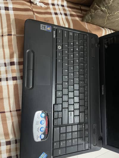 Toshiba laptop core i 3 pro window 7 10/10 condition