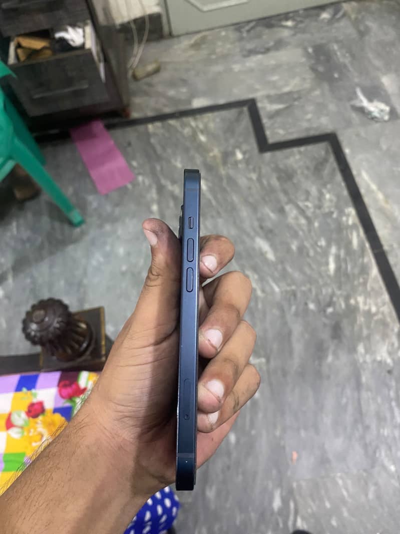 Apple iPhone 13 1