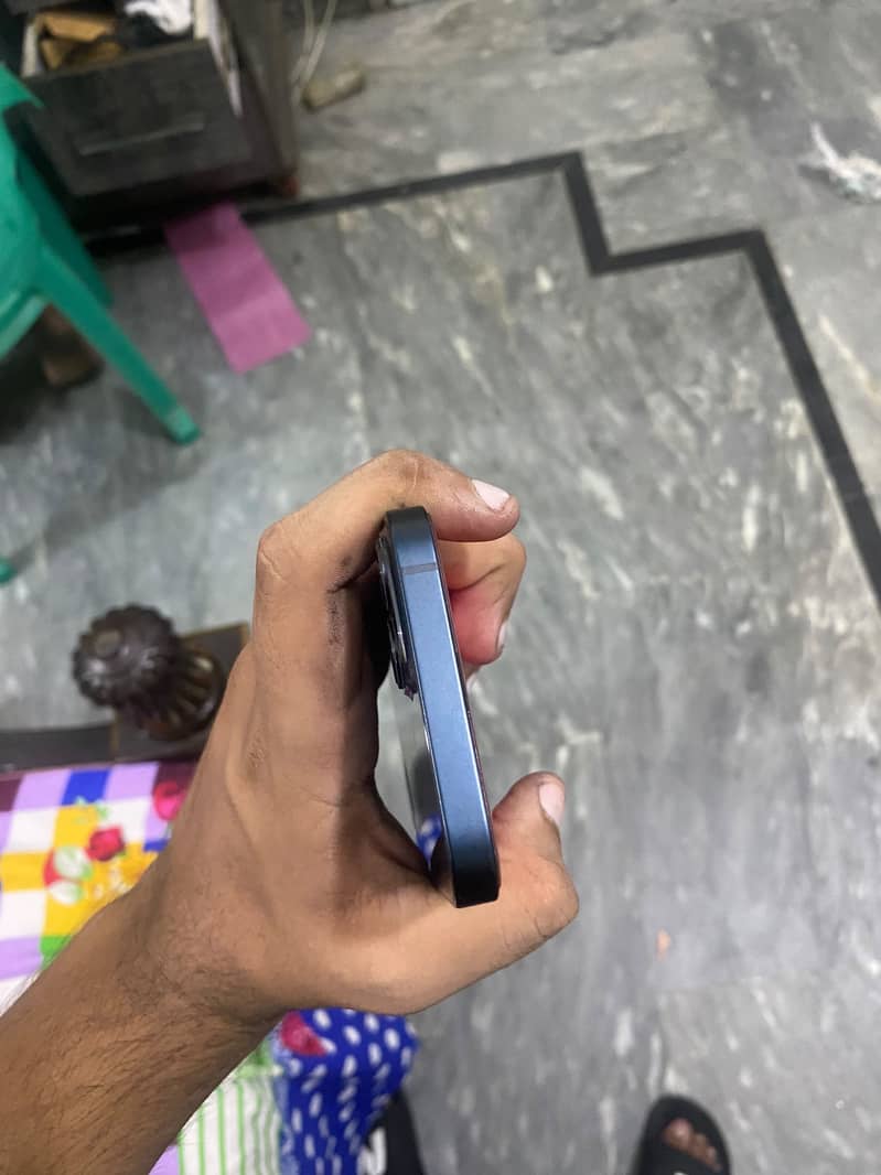 Apple iPhone 13 2