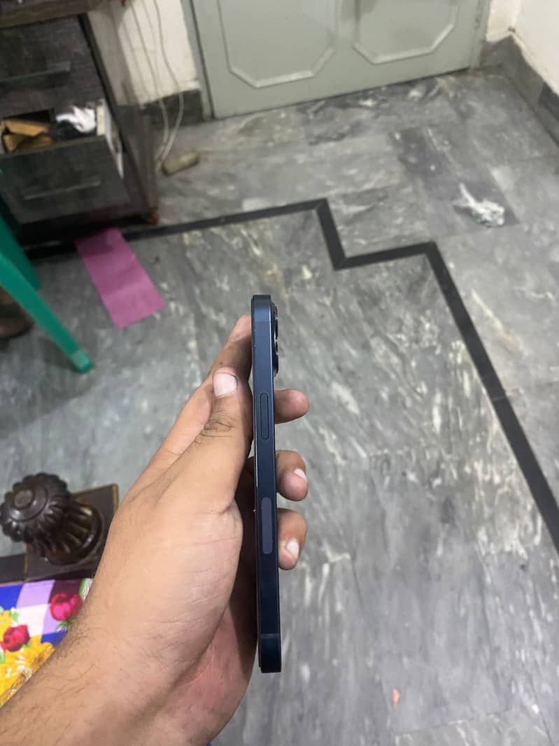 Apple iPhone 13 4