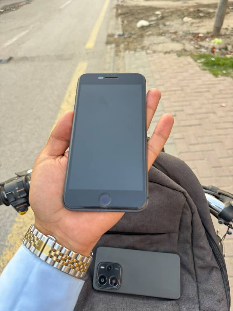 Apple iPhone 8 Plus 0