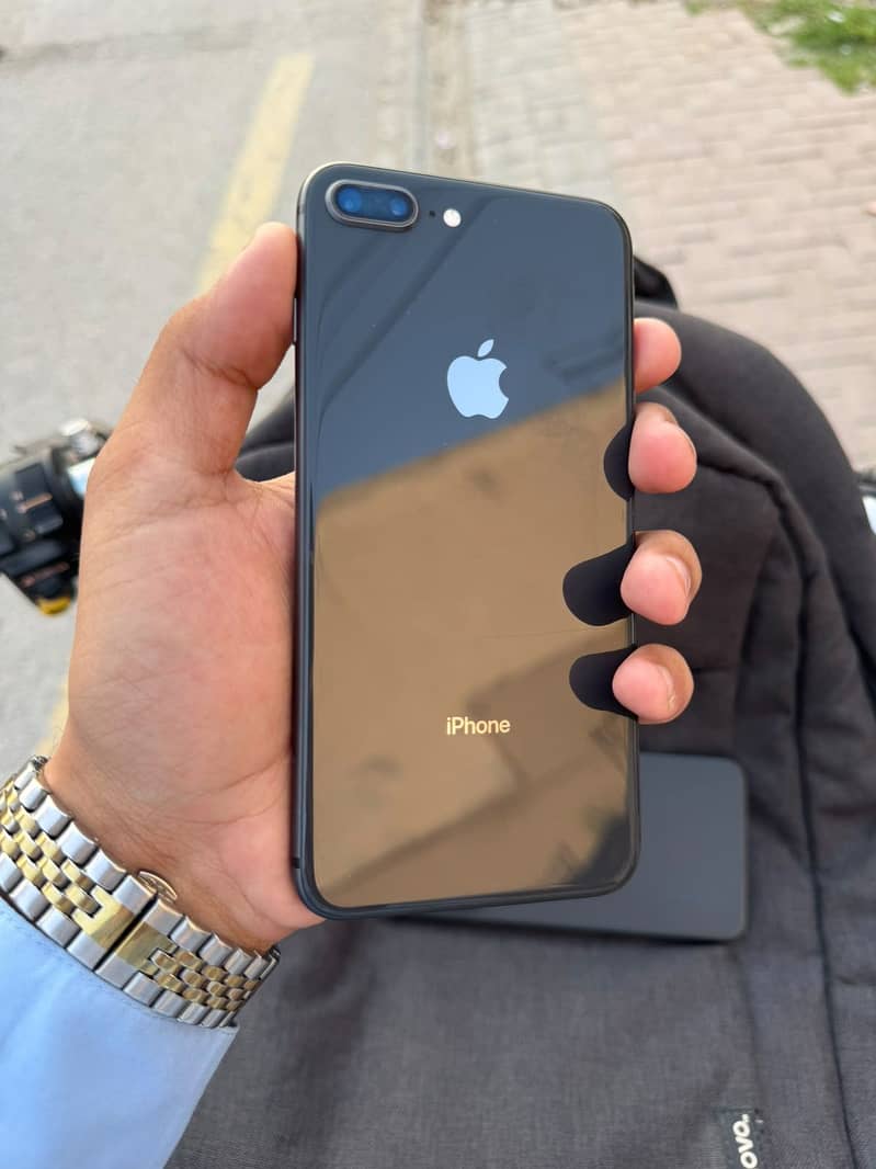 Apple iPhone 8 Plus 1