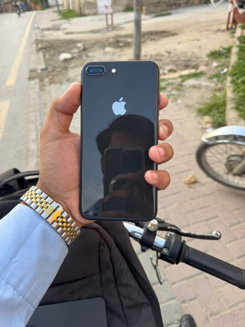 Apple iPhone 8 Plus 2