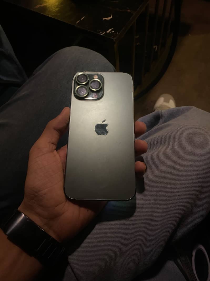 Apple iPhone 13 Pro Max 4