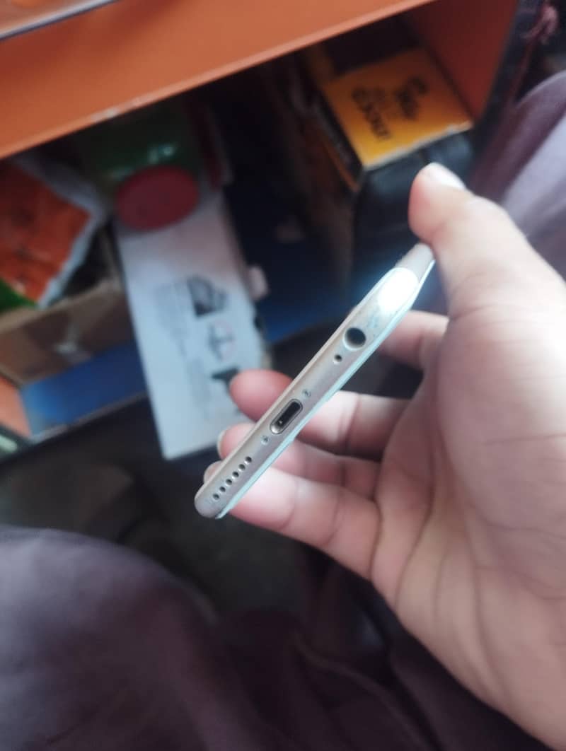Apple iPhone 6S 1