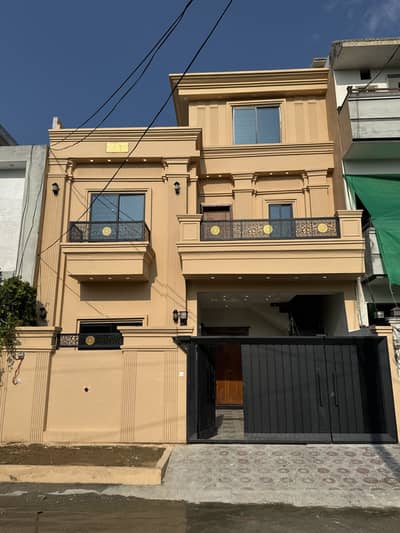 Luxury Owner Built House for Sale | Premium Block | Near Arcade Mall & Main Market | Fully Developed Area with All Facilities | Investor Price | Urgent Sale