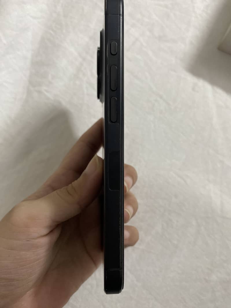 Apple iPhone 15 Pro 3