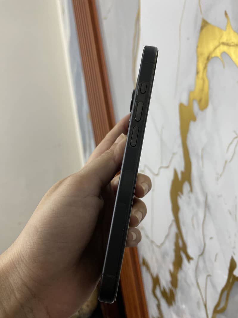 Apple iPhone 15 Pro 4